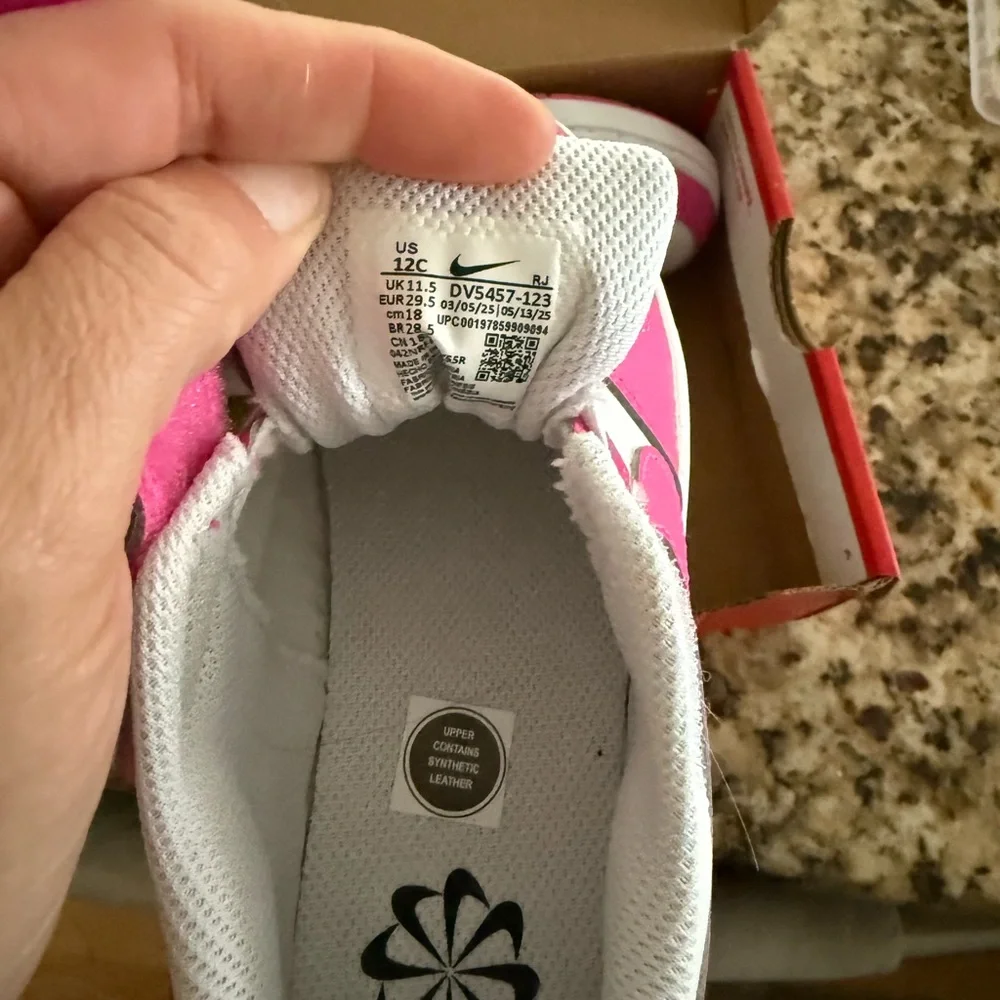 Nike Kids Sneakers in Pink and White - Picture 3 of 5